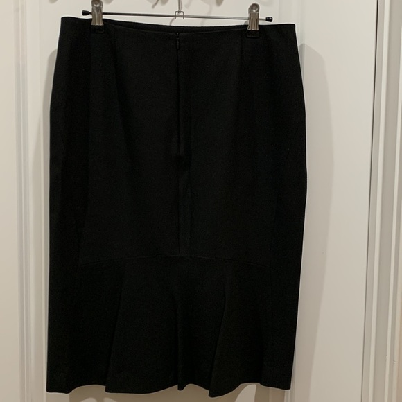 Massimo Dutti tailored skirt. Size 10 - Picture 3 of 10